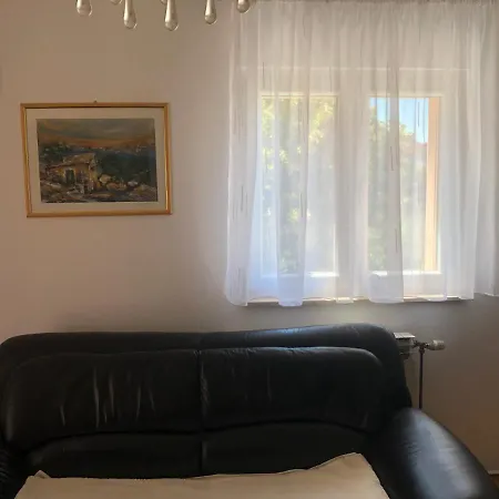 Lucy's Place Apartman *