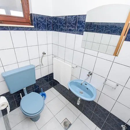 Lucy's Place ספליט