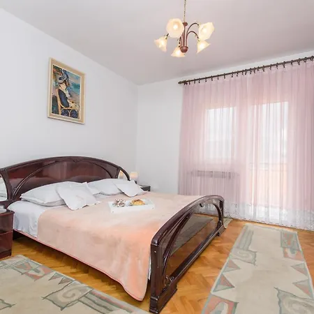 Lucy's Place 스플리트