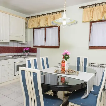 דירה Lucy's Place *
