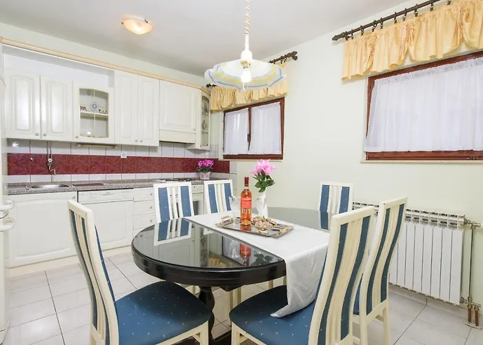 Lucy's Place Lejlighed